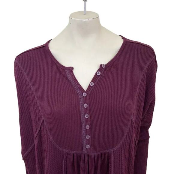 FREE PEOPLE Leo Henley Waffle Knit OVERSIZED Thermal Top in Deep Burgundy SZ M - Picture 4 of 12